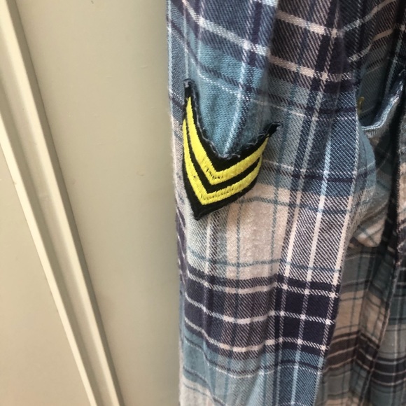 Treasure & bond rose decal flannel - Picture 3 of 3